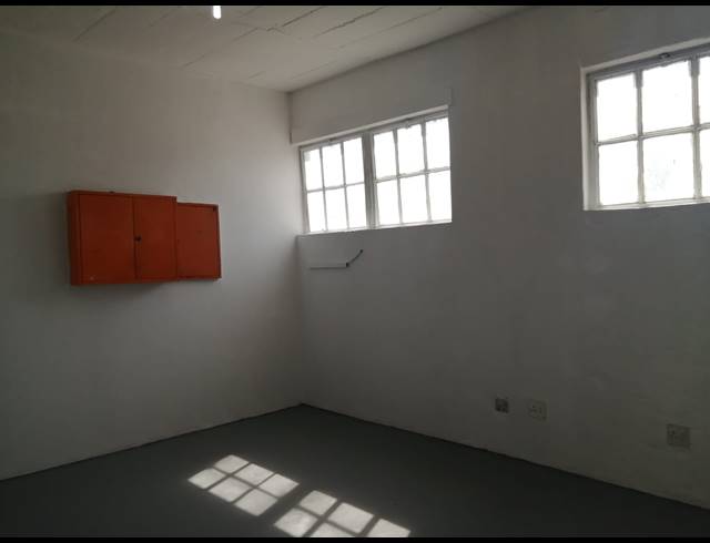 719M² WAREHOUSE FOR SALE IN SPRINGFIELD PARK